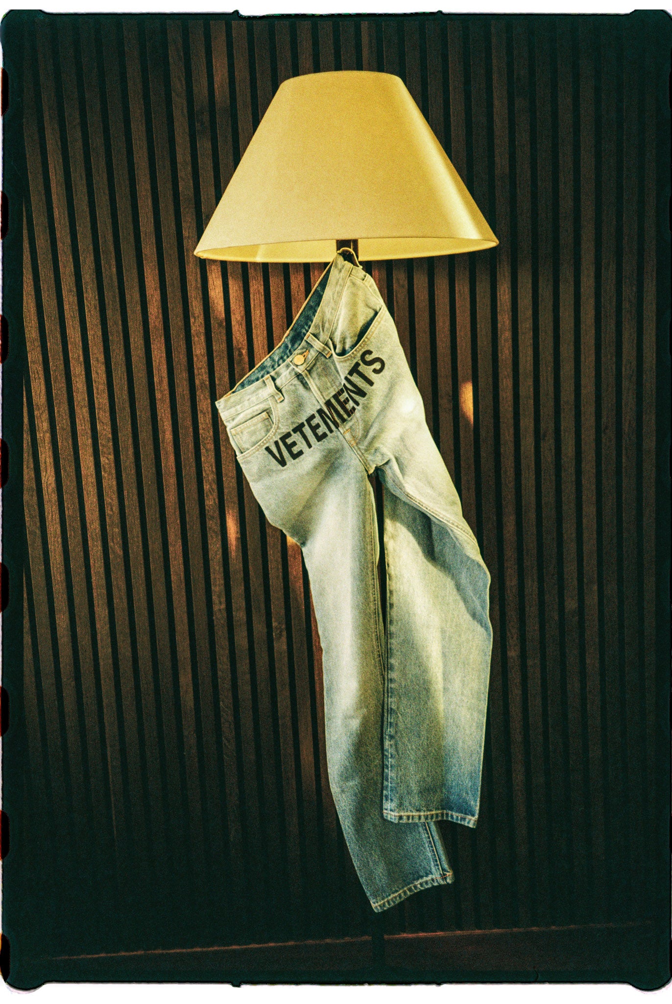 Vetements Magic Fit logo jeans